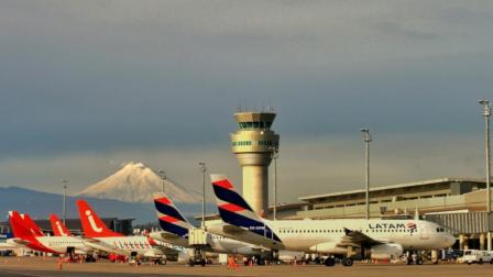 Imagen referencial de aviones en el Aeropuerto Internacional Mariscal Sucre de Quito, en agosto de 2022.