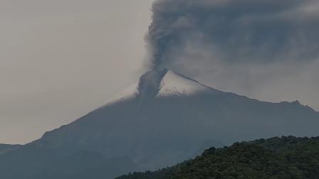 Imagen panorámica del volcán Sangay, en Morona Santiago, el 7 de octubre de 2022. 