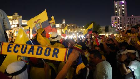 Hinchas de Ecuador durante el banderazo del lunes 28 de noviembre de 2022 en Qatar.