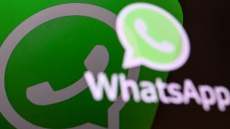 Ilustración con los logos de WhatsApp, el 11 de abril de 2023.