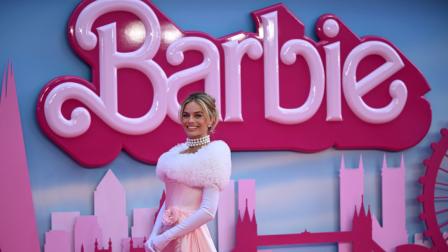 La actriz Margot Robbie, en la alfombra rosada, durante el estreno de 'Barbie' en Londres, el  12 de julio de 2023. 