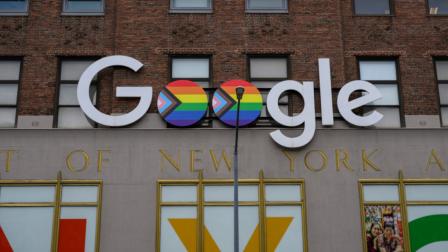 Logo del buscador Google en un edificio de Nueva York, junio de 2022. 