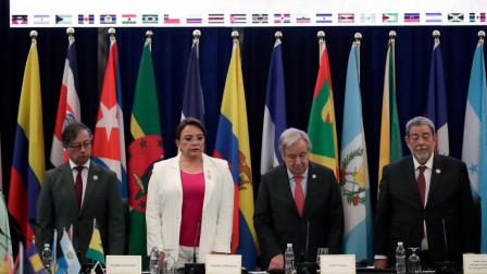 El presidente de Colombia, Gustavo Petro (i); la presidenta de Honduras, Xiomara González; el secretario general de las Naciones Unidas (ONU), Antonio Guterres, y Ralph Gonsalves (d), primer ministro de San Vicente y las Granadinas, participan en el inicio de la VIII cumbre de la Comunidad de Estados Latinoamericanos y Caribeños (Celac) este viernes, en Kingstown (S. Vicente y Granadinas), el 1 de marzo de 2024.