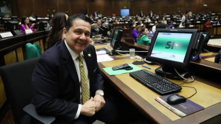 El exasambleísta socialcristiano Pablo Muentes, en el Pleno de la Asamblea.