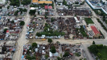 Imagen aérea de un barrio de Puerto Príncipe, devastado por la violencia de las pandillas, el 23 de mayo de 2024.