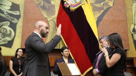 La vicepresidenta de la Asamblea, Viviana Veloz (RC), posesiona a Mario Godoy como nuevo presidente de Judicatura el 16 de julio de 2024.