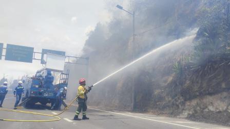 incendio guapulo quito avenida simon bolivar