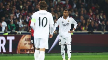 Luka Modrić y Kylian Mbappé durante el partido entre el Real Madrid y el Lille LOSC, por la Fecha 2 de la Champions League, el 2 de octubre de 2024.