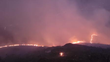 Incendio forestal en El Cabo, cantón Paute, en la provincia del Azuay, este miércoles 13 de noviembre de 2024.