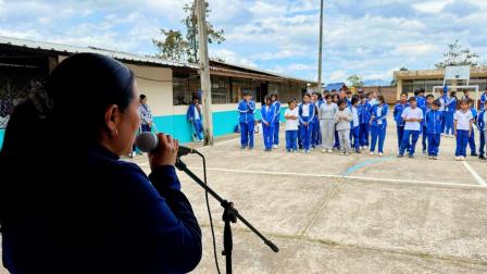 Estudiantes en una institución educativa de Loja.