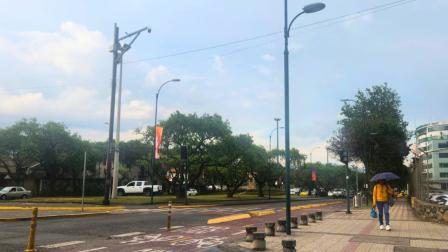 Avenida Solano en Cuenca, durante un corte de luz