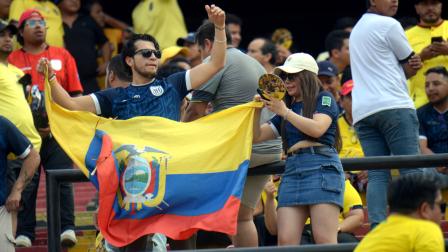 Hinchas de Ecuador durante el partido de la Fecha 11 de las Eliminatorias ante Bolivia en el estadio Banco Pichincha, el 14 de noviembre de 2024.