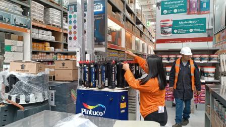 Centro de Pintura de la tienda en Quito de Promart Homecenter, 9 de diciembre de 2024.