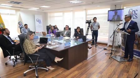 Autoridades del Consejo de Participación Ciudadana (Cpccs) durante una reunión con expertos sobre reformas al reglamento para Fiscal General, el 11 de mayo de 2025.