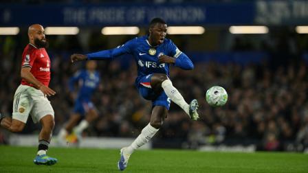 Moisés Caicedo, durante una acción de juego del Chelsea ante Manchester United, en la jornada del 18 de abril de 2026.