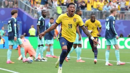 Gonzalo Plata, jugador de la selección de Ecuador celebra el segundo gol de la victoria contra Alemania, en el estadio Metlife, por la fecha 3 del Grupo E del Mundial 2026, el 25 de junio de 2026.