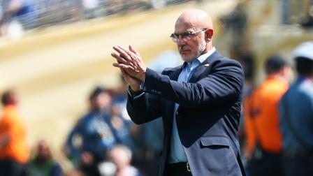 Luis de la Fuente aplaude durante la final del Mundial entre España y Argentina, el 19 de julio de 2026.
