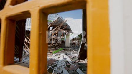 Casa dañada por el letal sismo de magnitud 7,7 en Mbay, Indonesia. 15 de agosto.