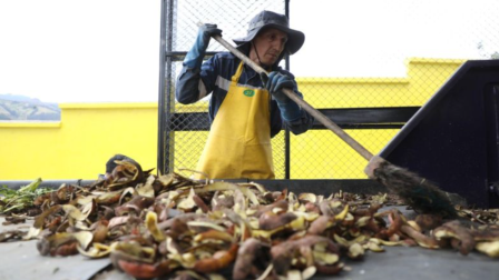 Proceso de aprovechamiento de los residuos de los mercados de Quito, en 2026.