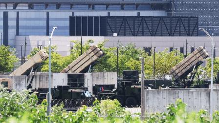 Interceptores guiados tierra-aire Patriot Advanced Capability-3 se encuentran desplegados en la base del Ejército de EE. UU. Camp Humphreys en Pyeongtaek, al sur de Seúl, Corea del Sur, el 12 de agosto de 2026.