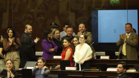 Asambleístas de la bancada de ADN en el Pleno, durante el debate para archivar o tramitar el juicio político contra Inés Manzano, el 31 de julio de 2026.