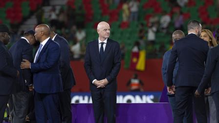 El presidente de la FIFA, Gianni Infantino, asiste a la ceremonia de entrega del trofeo tras la final de la Copa Africana de Naciones Femenina entre Camerún y Malawi en Rabat, Marruecos, el 16 de agosto de 2026.