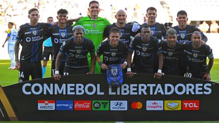 Los jugadores de Independiente del Valle posan antes del partido de la fase de grupos de la Copa Libertadores ante Rosario Central, el 27 de mayo de 2026.