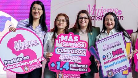 Un grupo de mujeres durante la presentación de la iniciativa Mujeres que Transforman 2026.