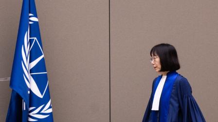 Tomoko Akane arriba a la Corte Penal Internacional durante un juicio por crímenes de lesa humanidad, La Haya, Países Bajos, el 19 de noviembre de 2024.
