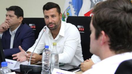 Michele Sensi Contugi (c), director del Centro Nacional de Inteligencia de Ecuador, durante una reunión del gobierno en Guayaquil el 13 de mayo de 2024.