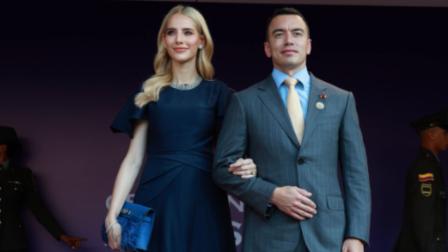 La Primera Dama de Ecuador, Lavinia Valbonesi, junto al presidente Daniel Noboa, el 7 de agosto de 2026 en Bogotá, Colombia.