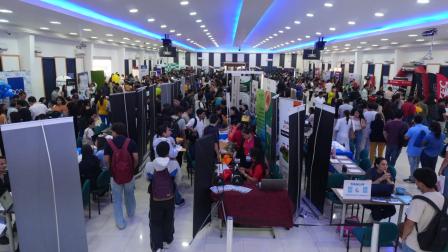 Vista panorámica de la feria laboral 'Encuentra Empleo', que oferta 800 vacantes y tiene 80 empresas participantes, Guayaquil, el 21 de agosto de 2026.