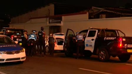 Fotografía de un operativo policial en el centro de Guayaquil, este 21 de agosto de 2026.