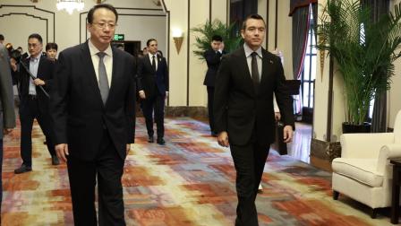 El presidente de Ecuador, Daniel Noboa, mantuvo una reunión de trabajo con Gong Zheng, alcalde de Shanghái, el 20 de agosto de 2026, como parte de su gira por Asia.