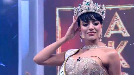 Shyare Andrade recibiendo la corona de Miss Grand Ecuador 2025 durante un programa de televisión. 21 de agosto de 2026