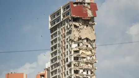 Un edificio afectado por los terremotos de magnitud 7,2 y 7,5 del 24 de junio de 2026, en Catia La Mar (Venezuela).