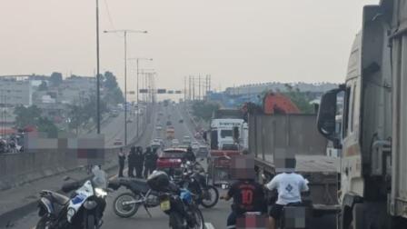 La Policía cerró el paso en la vía Perimetral de Guayaquil, sector La Florida, tras un ataque armado contra un conductor la tarde del 21 de agosto de 2026.