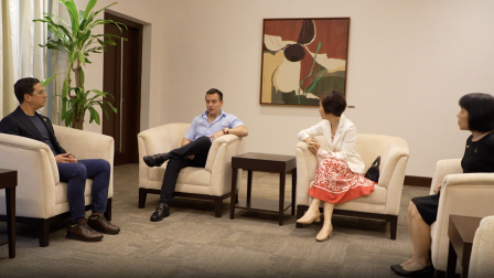 El canciller Roberto Kury, el presidente Daniel Noboa y Grace Fu, ministra de Sostenibilidad, Medio Ambiente y ministra a cargo de las relaciones comerciales de Singapur, durante una reunión este 23 de agosto de 2026.