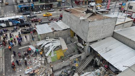 Vista aérea de la zona afectada por la explosión de un tanque de gas en la Casuarina, en Guayaquil, el 23 de agosto de 2026.