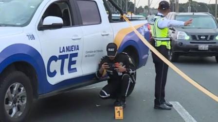 Agentes de la CTE toman procedimiento en un accidente de tránsito en el puente de la Unidad Nacional, sentido La Puntilla-Guayaquil, el 24 de agosto de 2026.