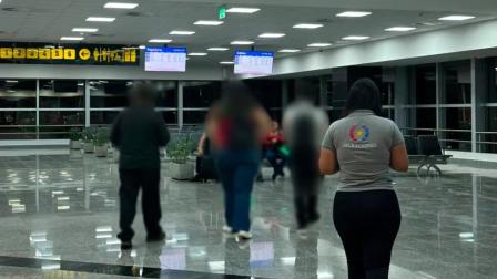 Imagen referencial de migrantes deportados de Estados Unidos que llegaron al aeropuerto de Asunción, Paraguay, el 8 de agosto de 2026.