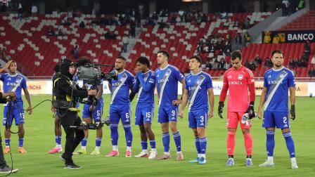 Jugadores de Emelec antes del partido con Liga de Quito, el domingo 23 de agosto de 2026 en Quito.