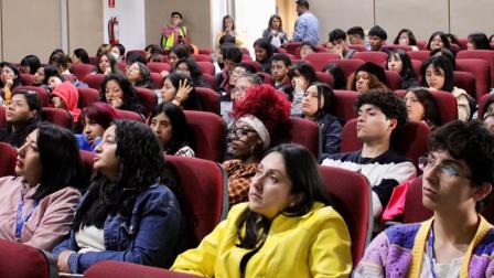 Imagen referencial. Estudiantes del Instituto Yavirac, ubicado en Quito, en una charla de seguridad, el 18 de agosto de 2026.
