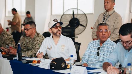 El presidente de Colombia, Abelardo de la Espriella, dirige una reunión del Consejo de Seguridad en Barranquilla, el 23 de agosto de 2026.