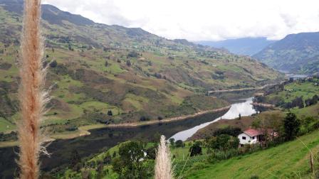 Vista del embalse Mazar, que alimenta al complejo hidroeléctrico Paute-Molino. Foto archivo del 14 de enero de 2024.