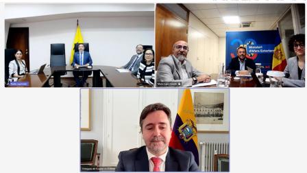 Funcionarios de la Cancillería de Ecuador se reúnen por videollamada con funcionarios del Ministerio de Asuntos Exteriores de Andorra.