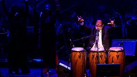 El músico y compositor uruguayo Rubén Rada se presenta durante el festival de música Medio y Medio en el Circo Voador de Río de Janeiro, Brasil, el 5 de septiembre de 2025.