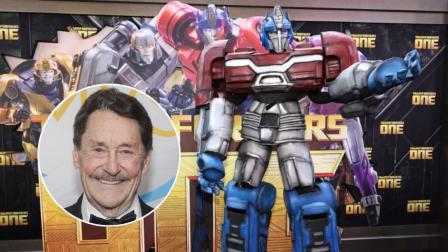 Composición gráfica del actor de voz Peter Cullen y del Optimus Prime en 'Transformers', en distintos eventos entre el año 2000 y 2023.