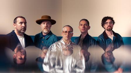 Imagen promocional de la gira de conciertos de Hot Chip. 27 de agosto de 2026