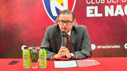 El interventor de El Nacional, Juan Manuel Aguirre, durante la rueda de prensa brindada este jueves 27 de agosto de 2026 en la sede del club.